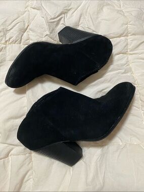 DOLCE VITA Classic Black Suede Ankle Booties - Women Size 7.5